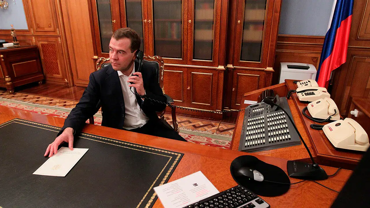 Medvedev’den Trump’a cevap: "Rusya, İsrail ya da İran değil"