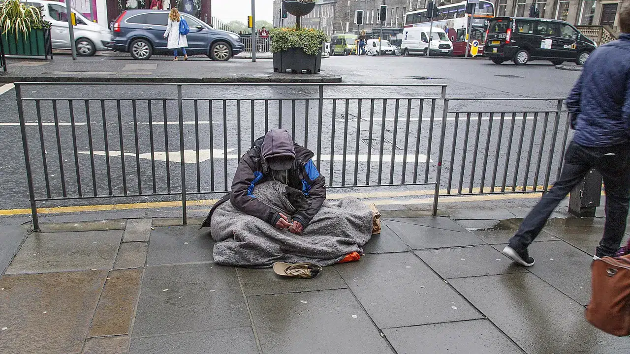 İtalya dilenciliği yasakladı