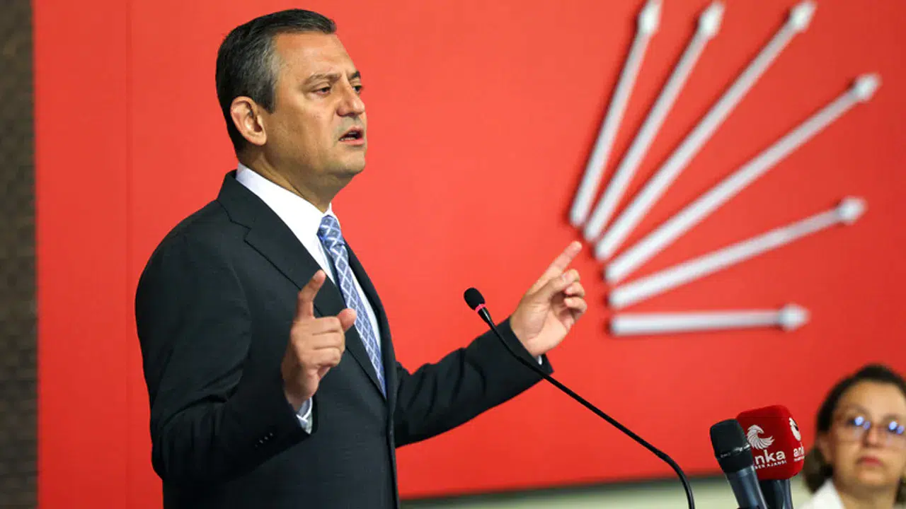 Özgür Özel’den üçlü ittifak açıklaması: Bahçeli’nin mutlu olduğunu sanmıyorum