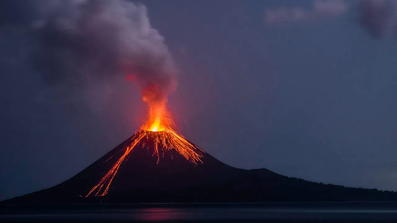 Rusya’da 8.8’lik depremin ardından Klyuchevskoy Yanardağı faaliyete geçti