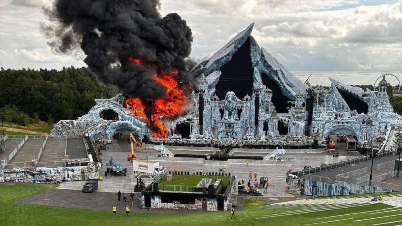 Belçika'da dünyaca ünlü müzik festivali Tomorrowland'in gerçekleşeceği alanda yangın çıktı