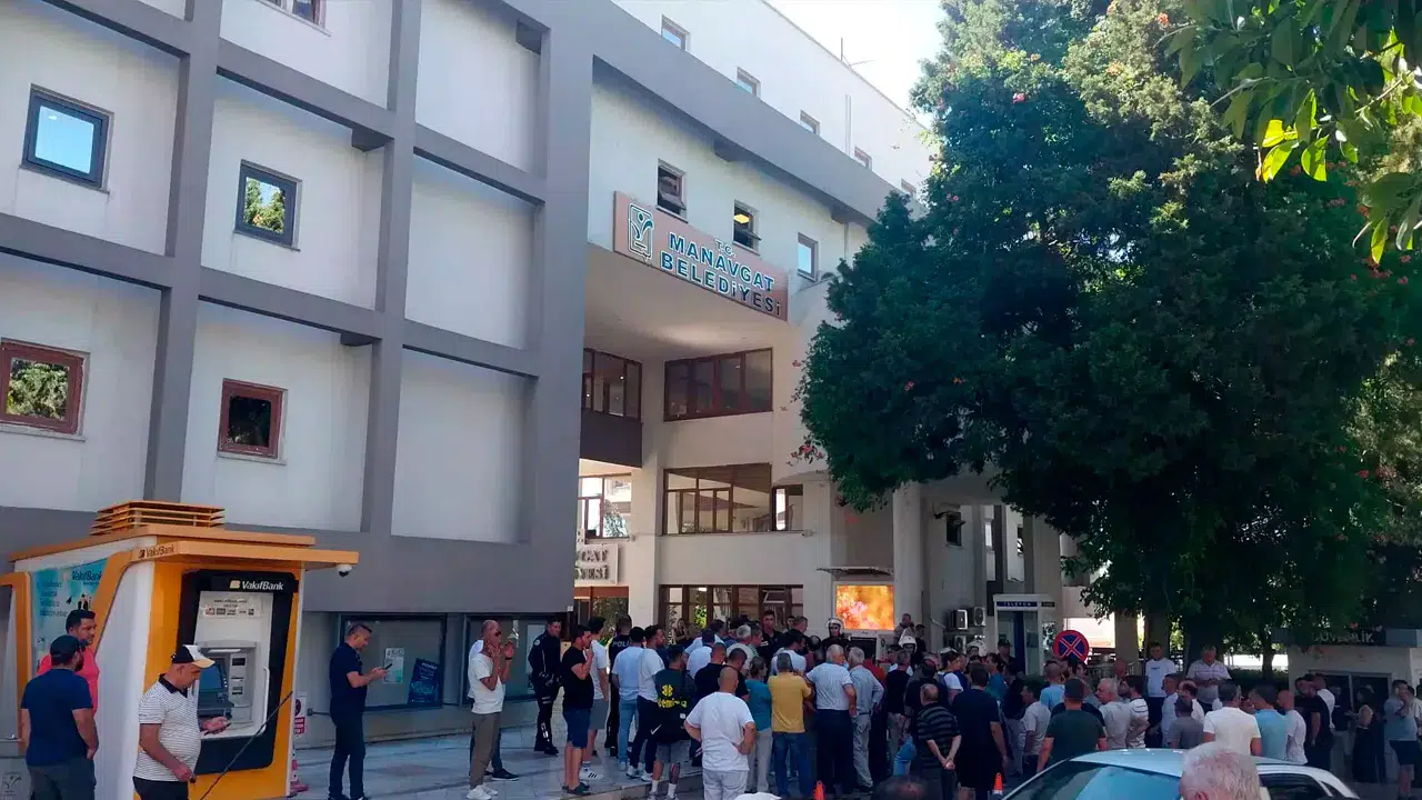 Manavgat Belediyesi soruşturmasında adliyeye sevk edilen 7 kişi tutuklandı