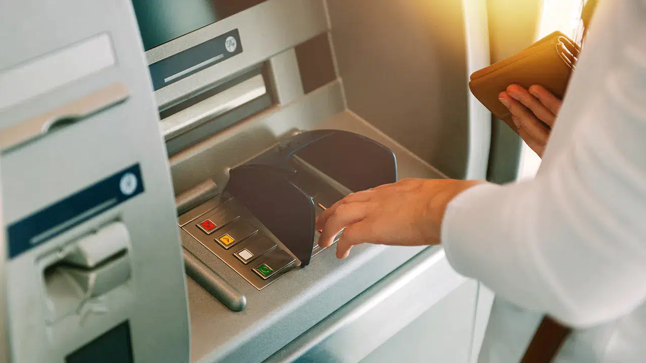 İnternet bankacılığından aşina olunan 6 ayda bir şifre değiştirme uygulaması ATM’lere de geliyor