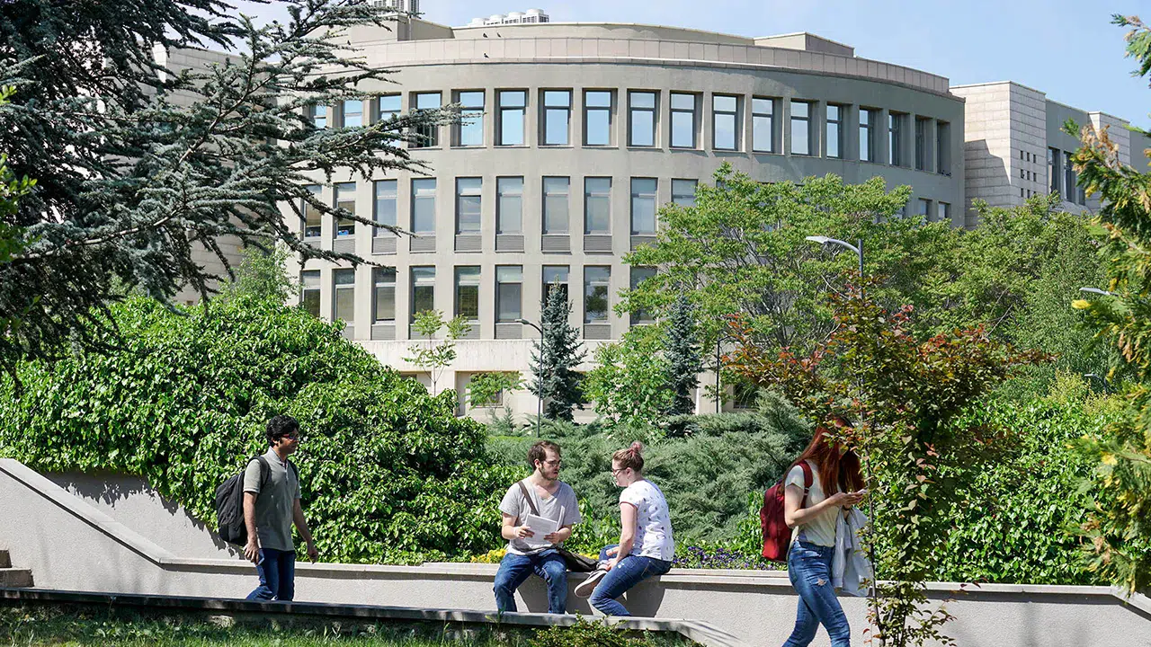 Vakıf üniversitelerinde öğrenim ücretleri 1,5 milyon lirayı gördü