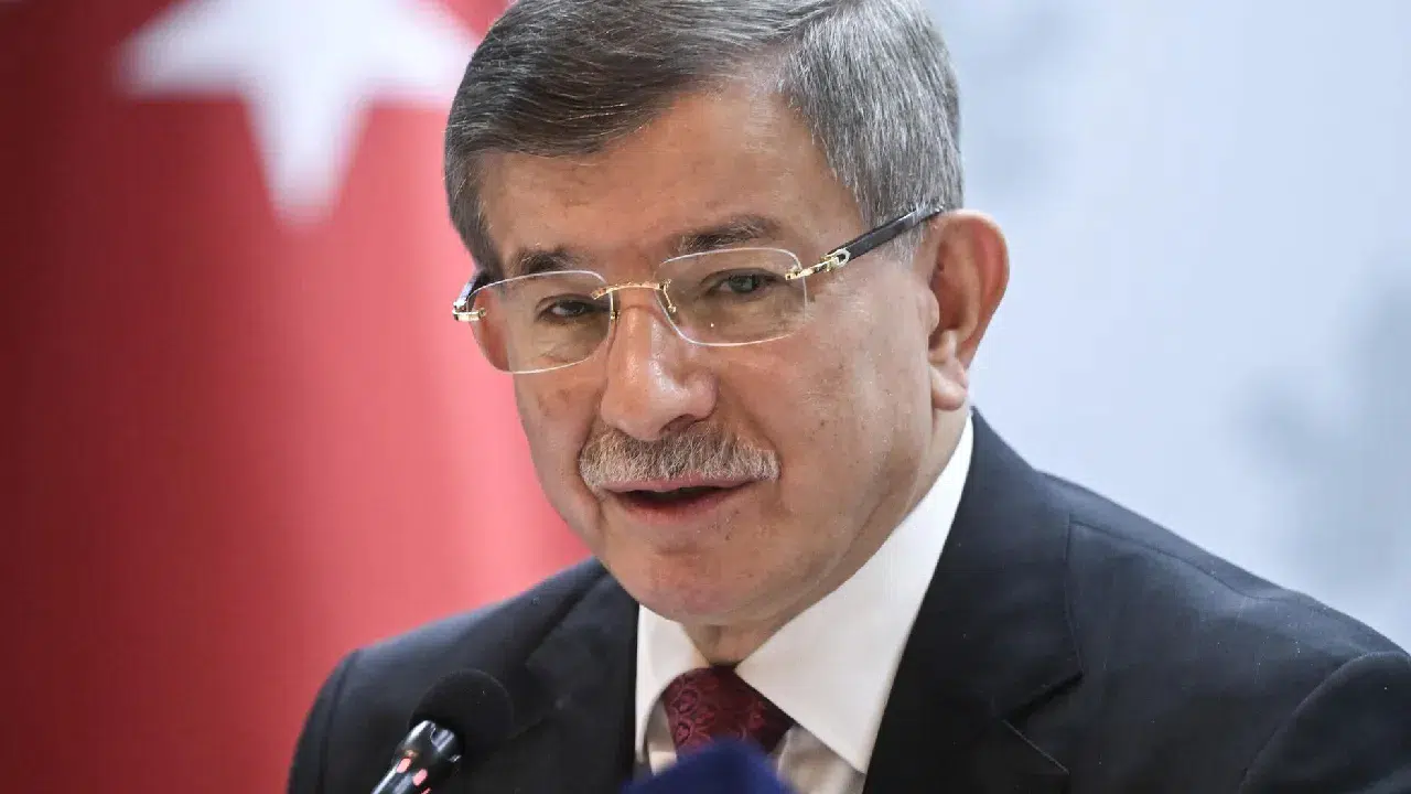 Ahmet Davutoğlu’ndan orman yangınları için çağrı: TBMM acilen toplanmalı, milli seferberlik ilan edilmeli
