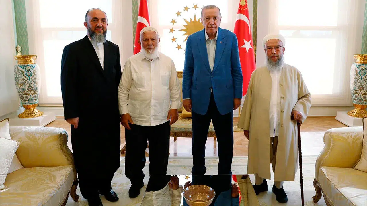 İsmailağa Cemaati lideri Fikri Doğan ve cemaat üyelerinden Cumhurbaşkanı Erdoğan'a ziyaret