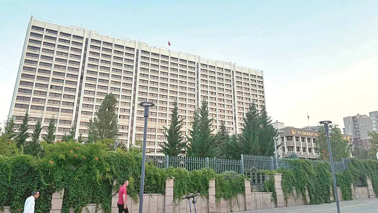 TEİAŞ Genel Merkezi'nde skandal iddia: Depreme dayanıklılığı sağlayan taşıyıcı duvarlar kesildi