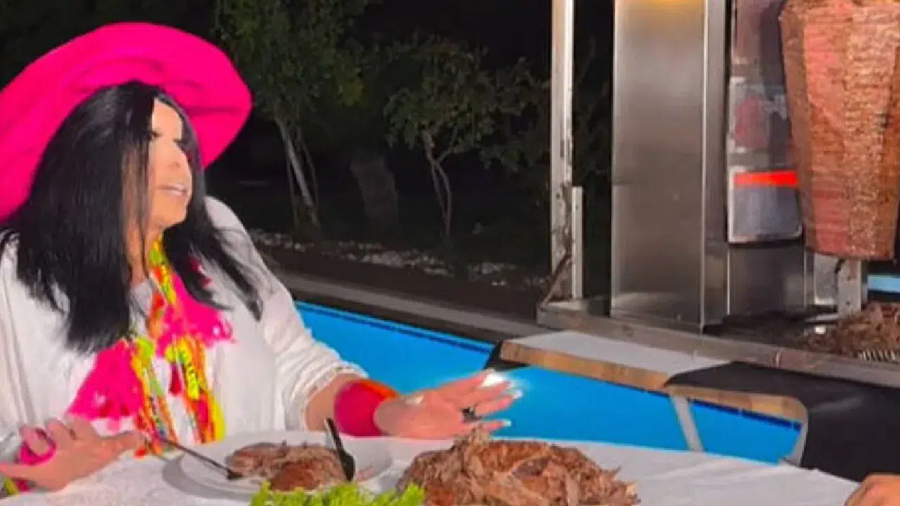 Bülent Ersoy, Antalya’daki villasına Ankara’dan özel dönerci getirtti