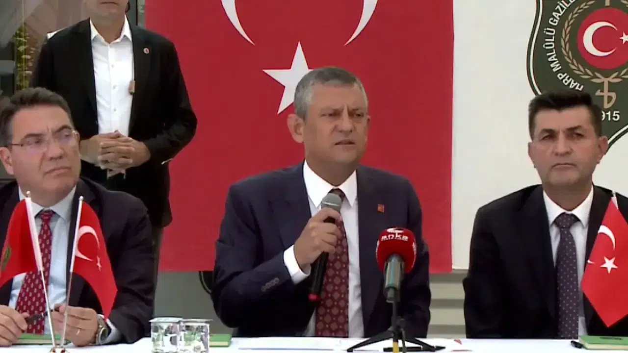 Özgür Özel: CHP, gazi ve şehit yakınları için komisyonda gizli pazarlık istemiyor