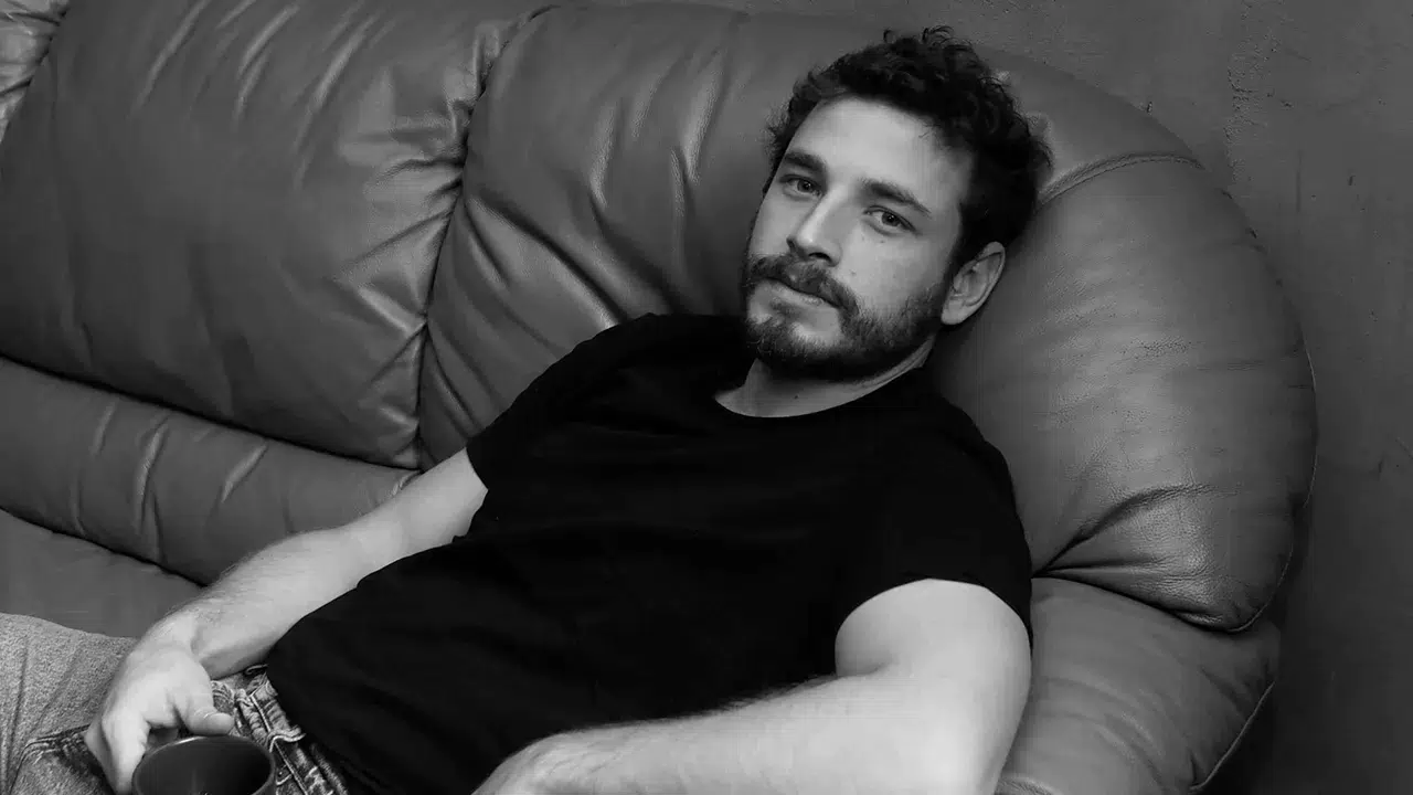 Ünlü oyuncu Cem Yiğit Üzümoğlu'nun yeni projesi belli oldu