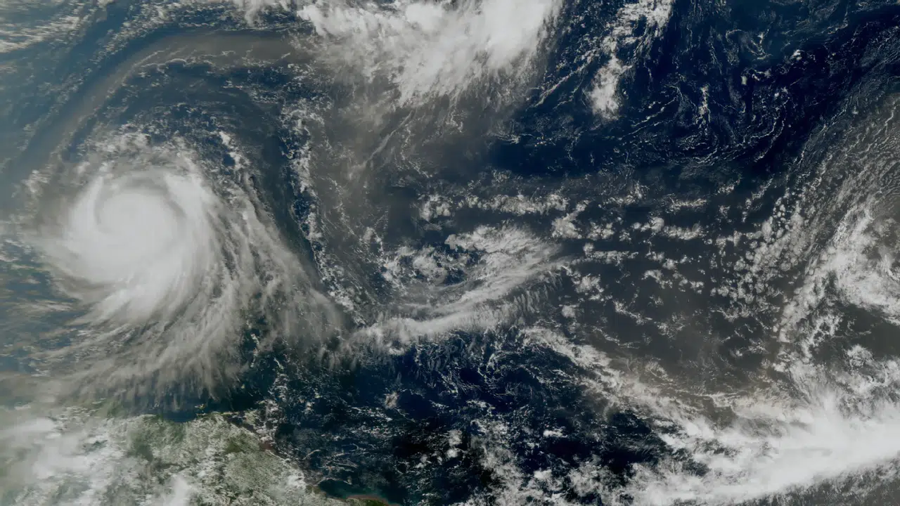 Erin Kasırgası ABD'nin doğu kıyılarına doğru ilerliyor