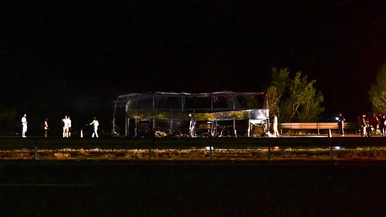 Ankara'da seyir halindeki yolcu otobüsü alev alev yandı