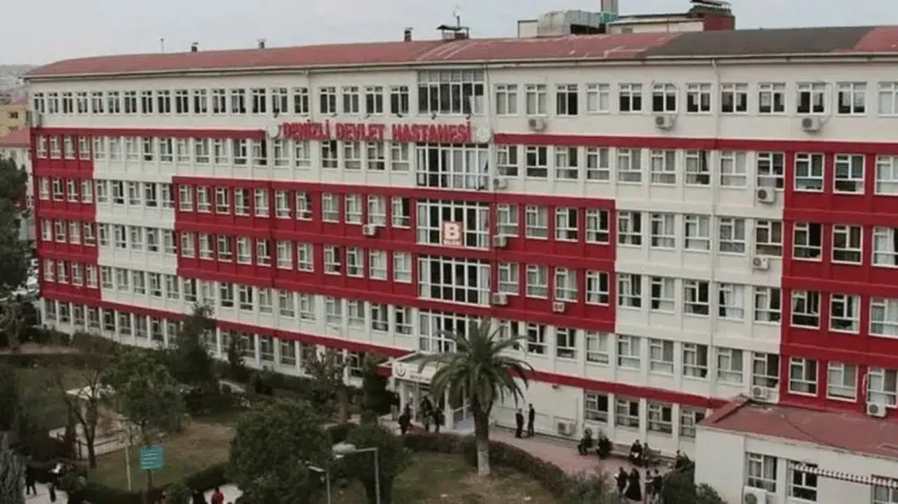 Denizli Devlet Hastanesi'nin tavanı çöktü