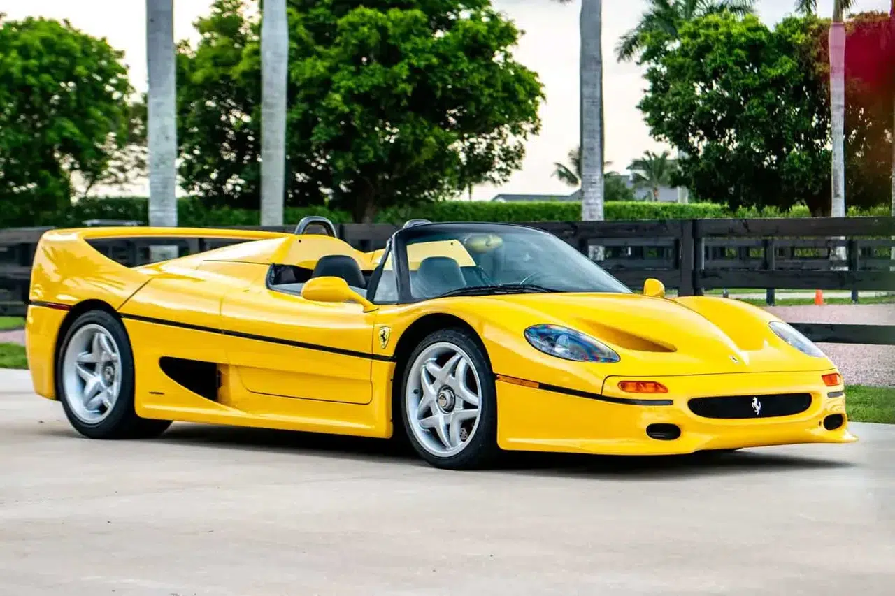 Sarı renkli Ferrari F50 rekor fiyata satıldı