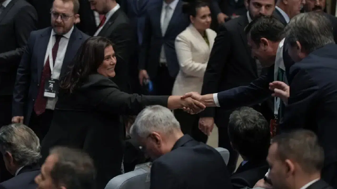 Özlem Çerçioğlu AK Parti'de: Alnım ak