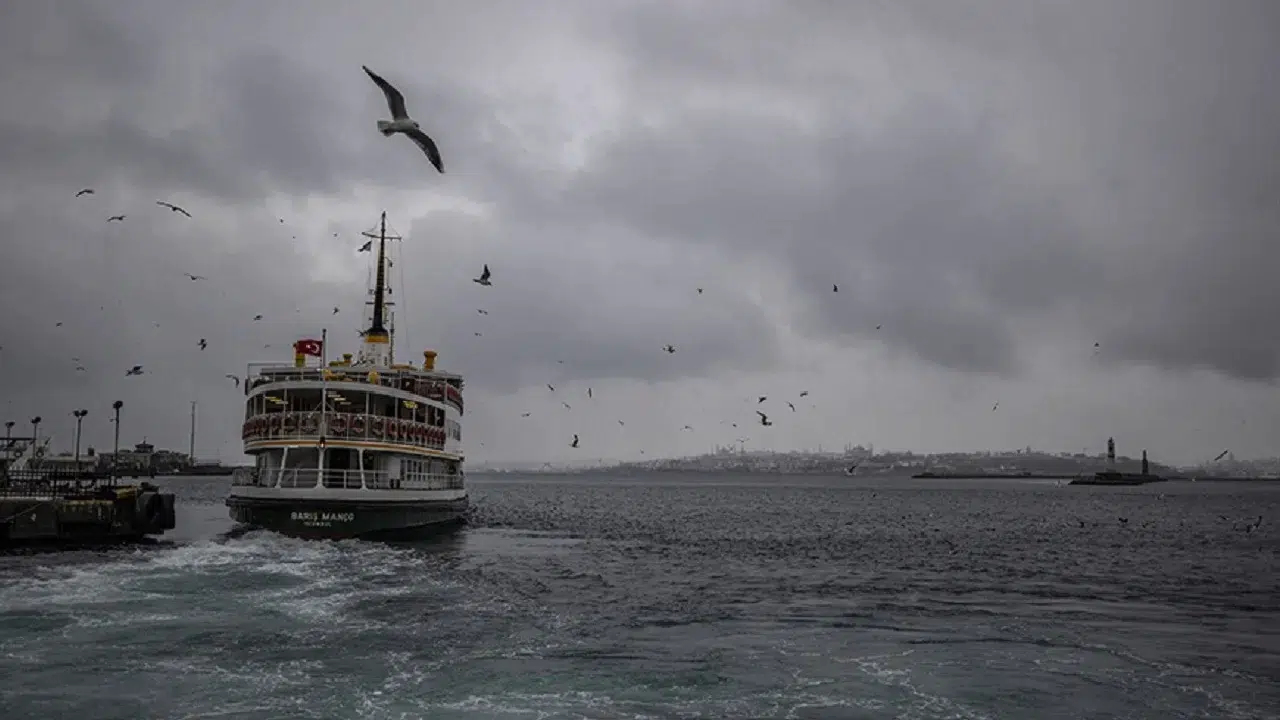 İstanbul’da fırtına alarmı: Valilik ve AKOM saatli uyarı geçti