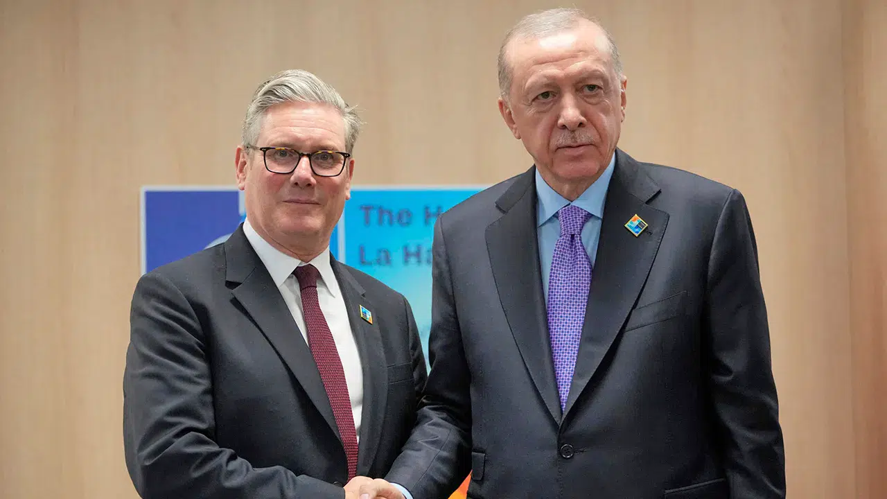 Cumhurbaşkanı Erdoğan, Filistin ile ilgili açıklamaları nedeniyle İngiltere Başbakanı Starmer'ı tebrik etti