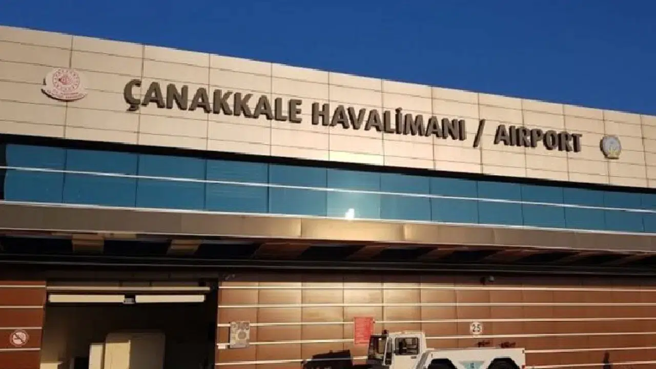 Çanakkale Havalimanı, orman yangını nedeniyle uçuşlara kapatıldı