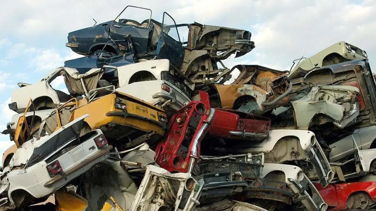 20 Yaş Üzeri Araç Sahipleri Umutla Bekliyor: 2025 Hurda Teşviki ve ÖTV Muafiyeti Meclis’te Onaylandı mı?