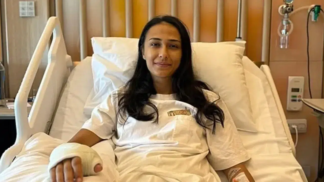 Milli voleybolcu Simge Aköz ameliyat oldu