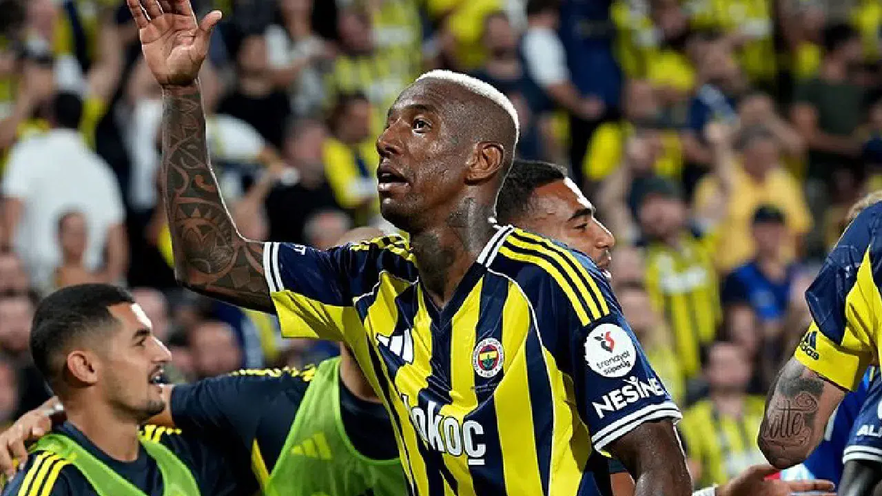 Fenerbahçe, Kocaelispor’u 3-1 yenerek Süper Lig’de ilk galibiyetini aldı