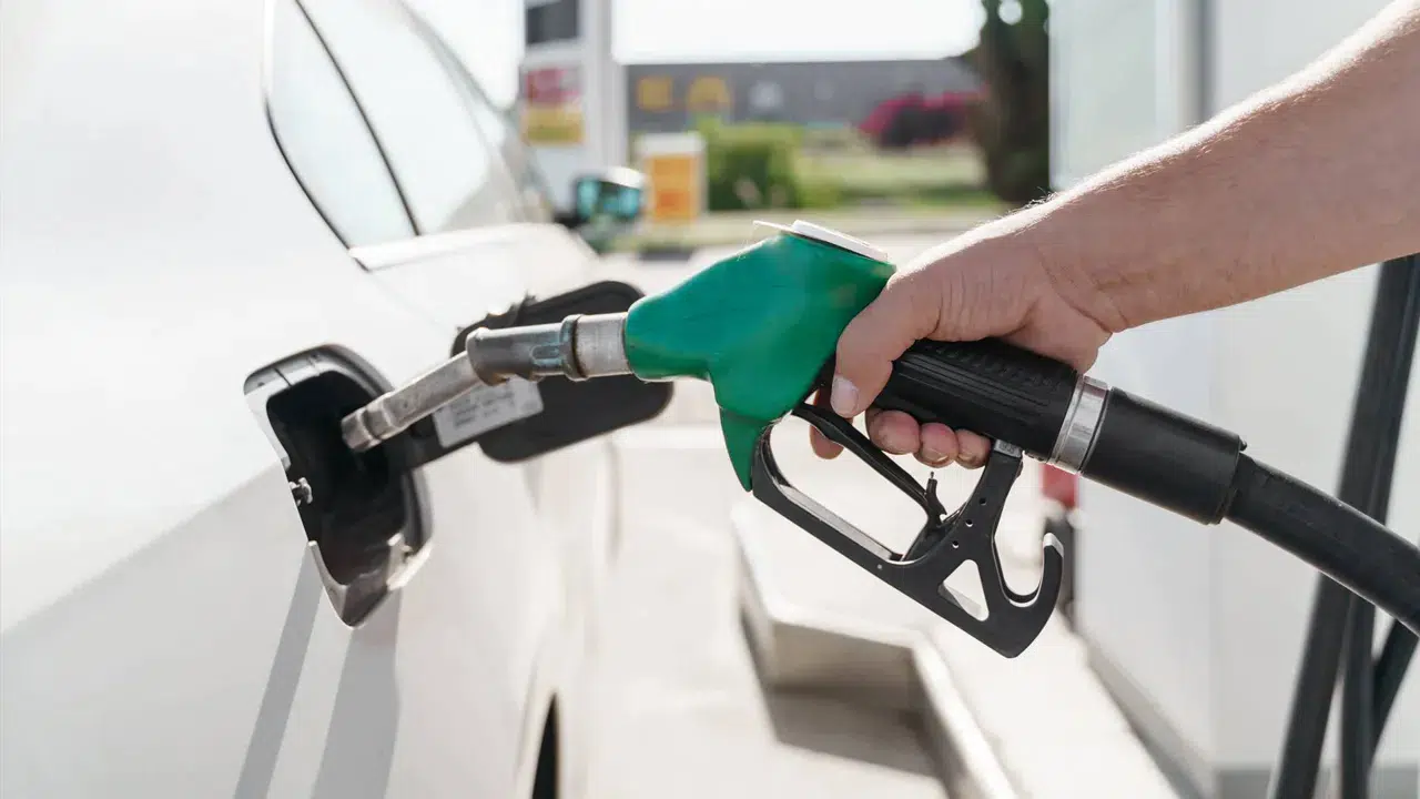 Benzine gece saatlerinde zam geldi!