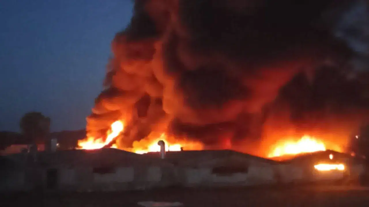 Sakarya Geyve’de boya fabrikasında yangın