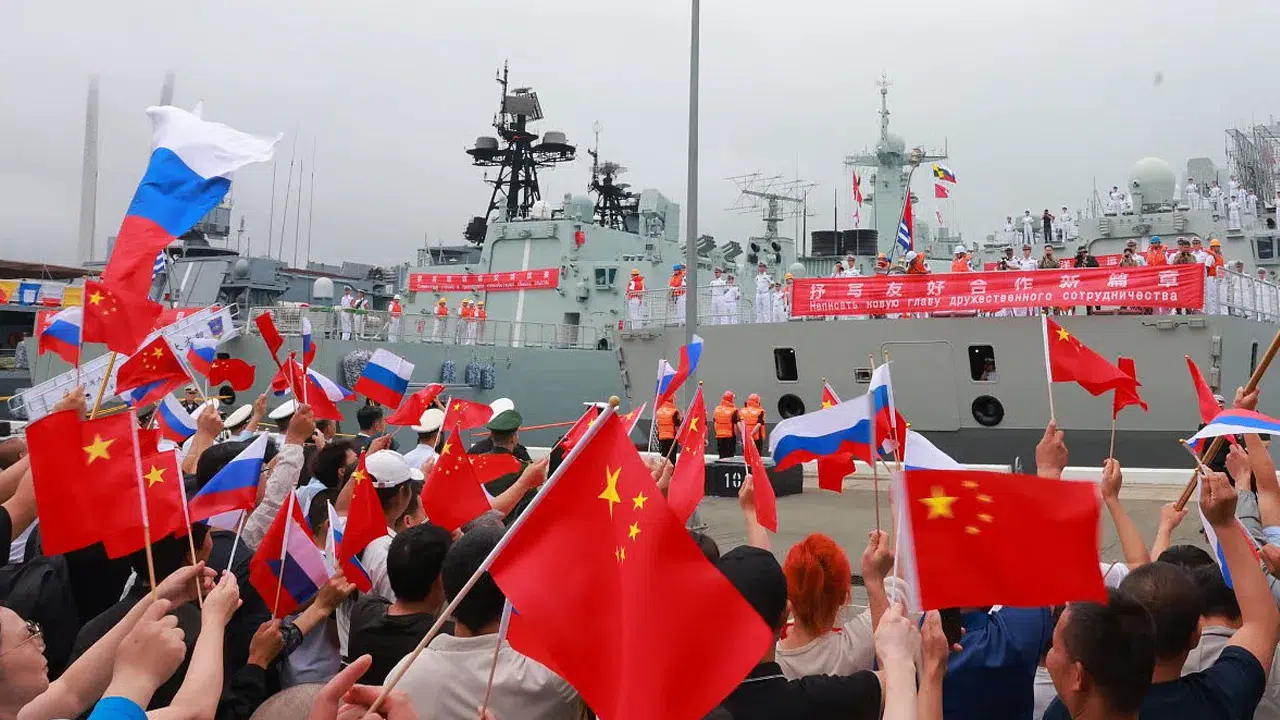 Rusya ve Çin, Vladivostok'ta ortak tatbikat başlattı