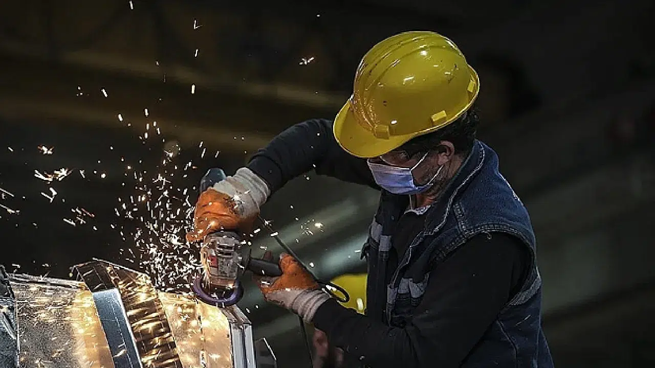 Haziranda ücretli çalışan sayısı 15,9 milyona çıktı: Sanayide düşüş, inşaatta sıçrama