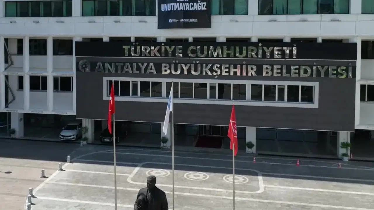 Antalya Büyükşehir Belediyesi’ne rüşvet operasyonu: 17 kişi gözaltında