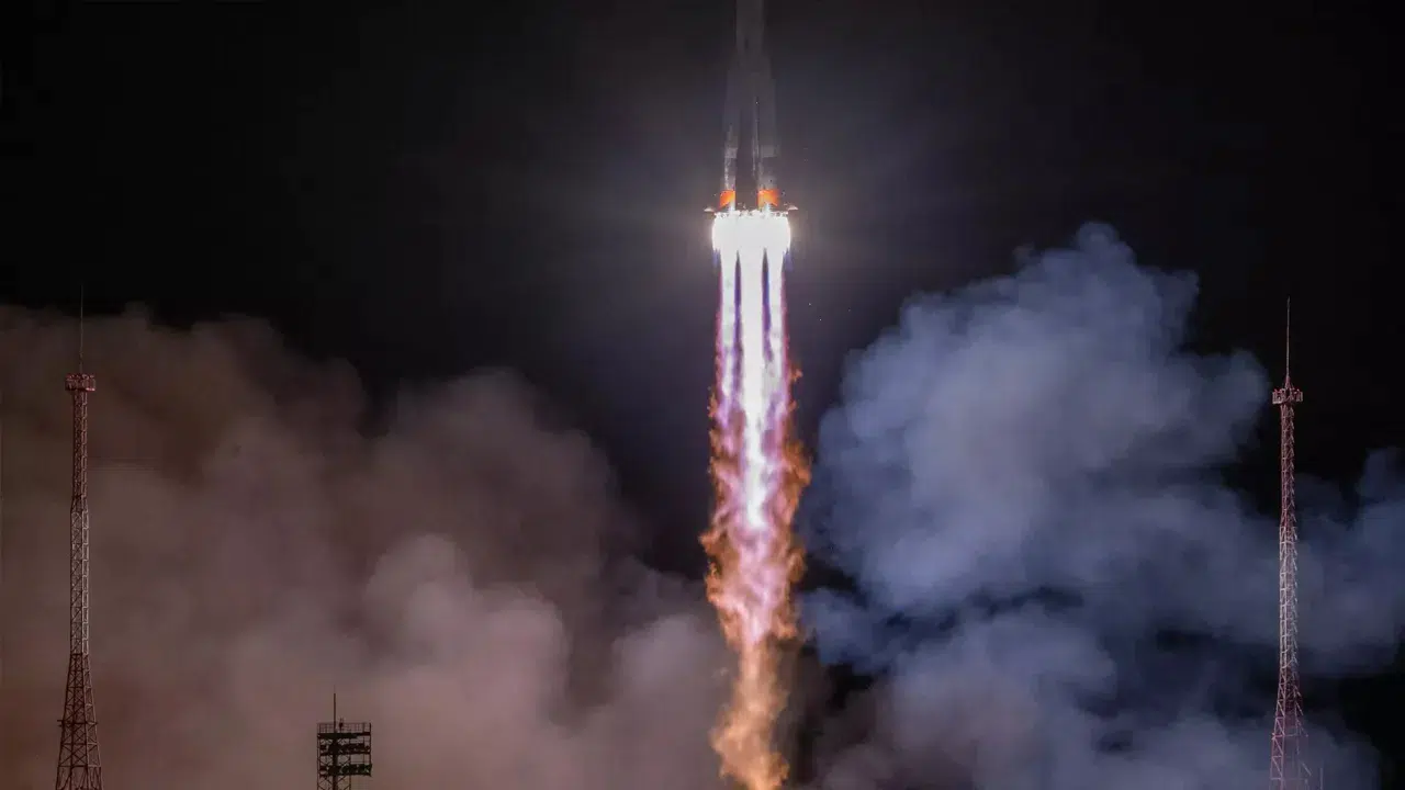 Soyuz-2.1b roketi Bion-M No.2 uydusunu 75 fare ve 1500 sinekle uzaya gönderdi