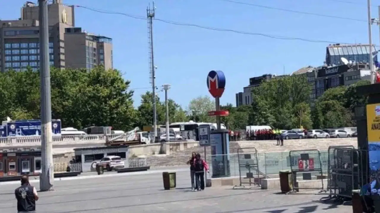 İstanbul Valiliği’nden Şişhane Metro iddialarına açıklama: CHP etkinliği nedeniyle mi kapatıldı?
