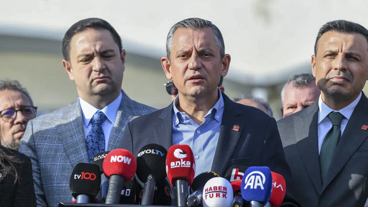 Özgür Özel'den Özlem Çerçioğlu açıklaması: Olmaz olsun böyle aydınlanma