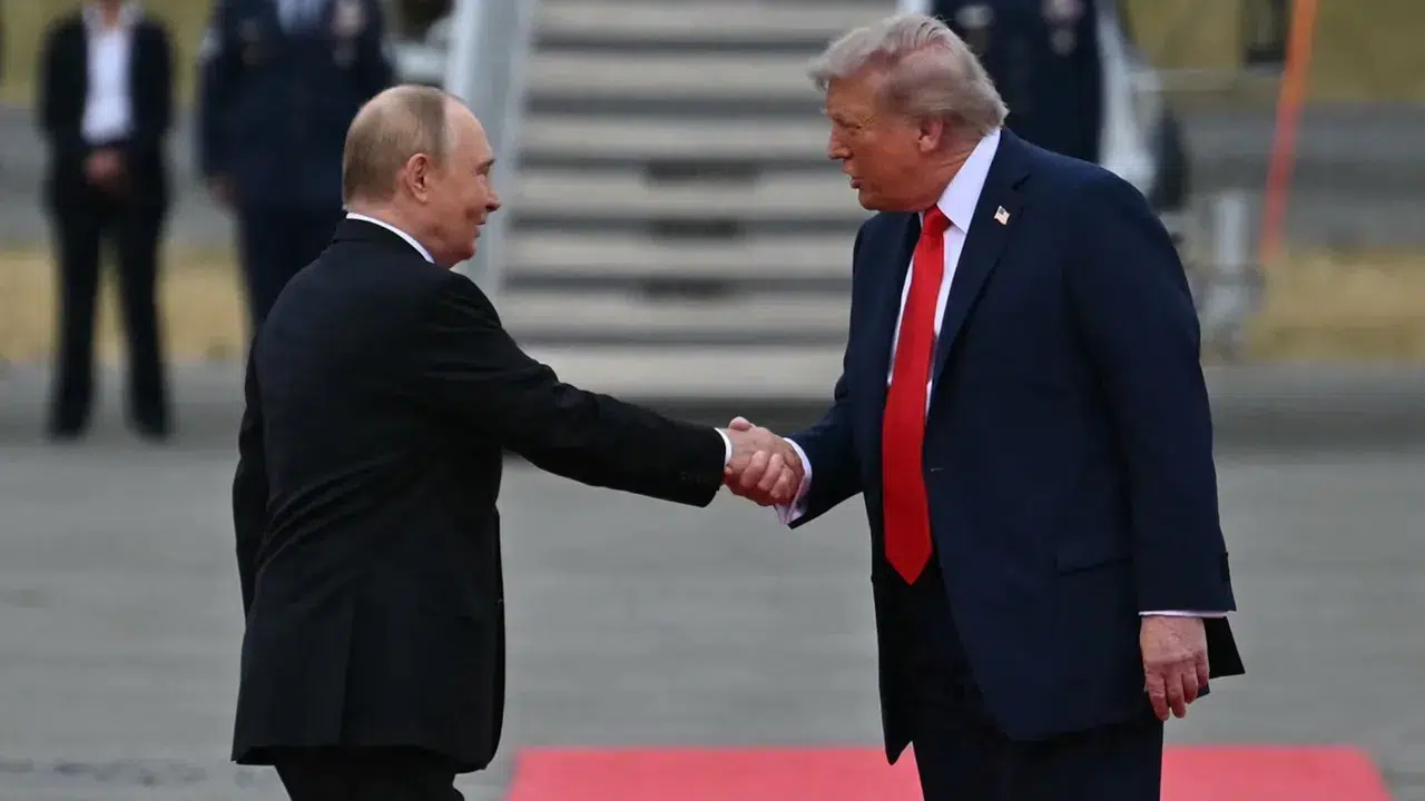 Alaska zirvesinde güvenlik krizi: Trump ve Putin görüşmesine ait belgeler otelde unutuldu