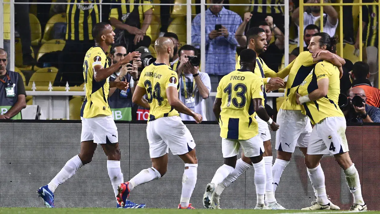 Fenerbahçe'nin Feyenoord kadrosu UEFA'ya bildirildi: Talisca yok, Skriniar ve Semedo listede