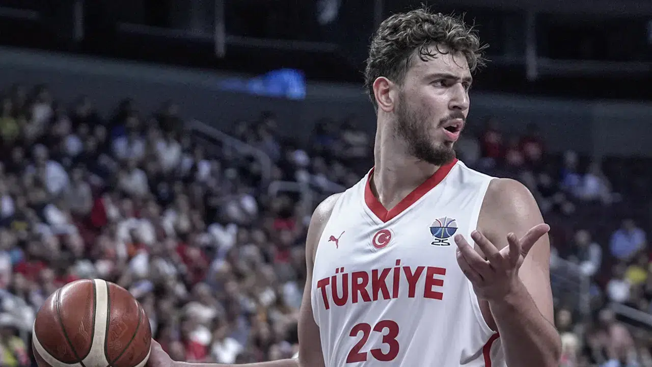 Tüm Türkiye'nin gözü Türkiye - Yunanistan Euro Basket yarı finalinde: 52 yerde dev ekran kuruldu