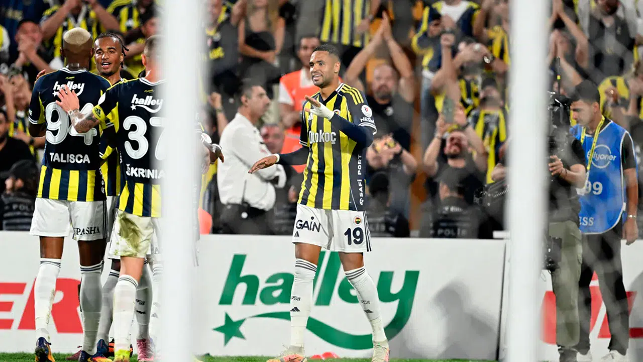 Fenerbahçe yeni hocasıyla çıktığı ilk maçta Trabzonspor'u Kadıköy'de tek golle yendi