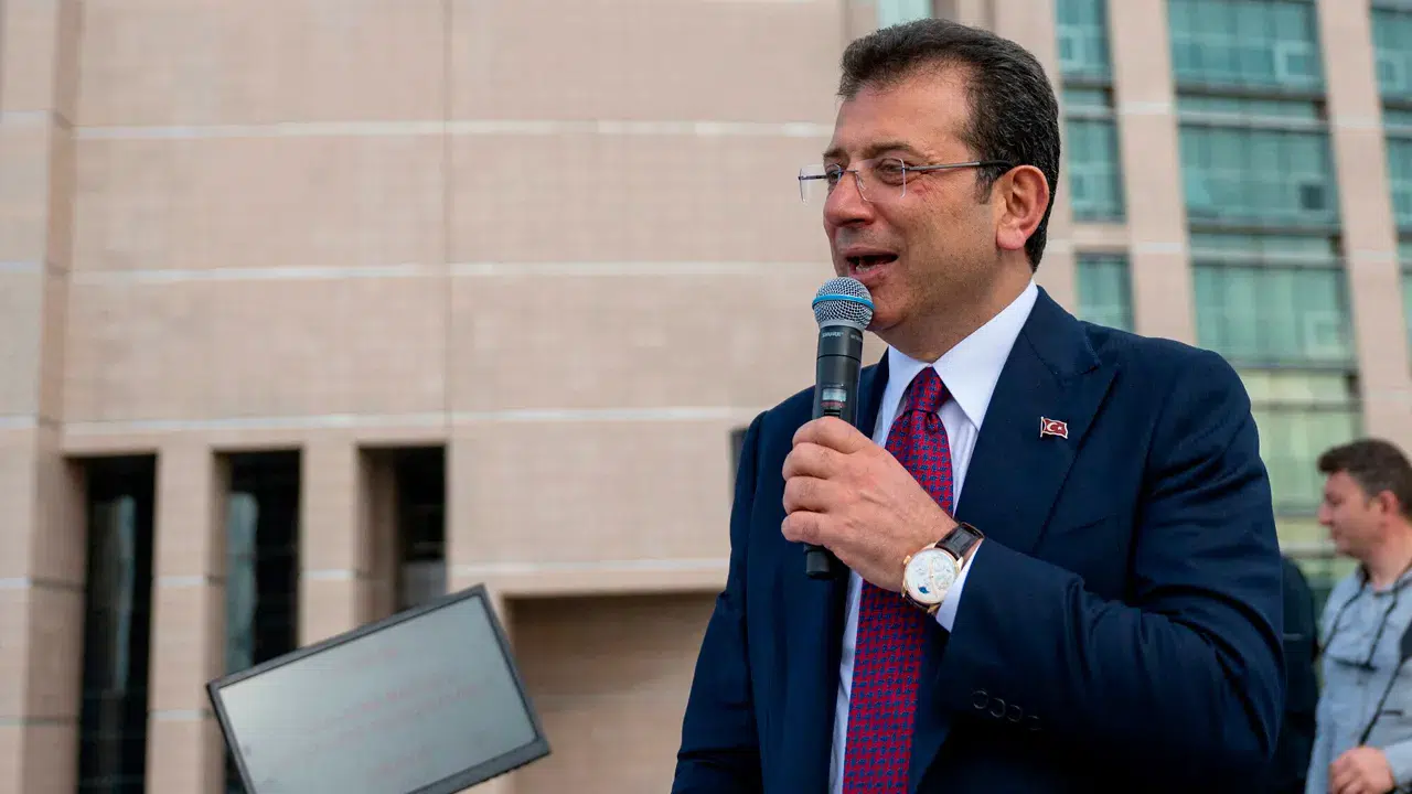 CHP'nin 'Kurultay davası' ertelenmesi sonrasında Ekrem İmamoğlu'ndan ilk açıklama