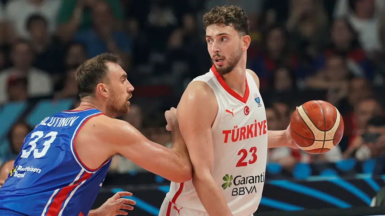 12 Dev Adam, Sırbistan'ı devirerek gruptan lider çıktı!