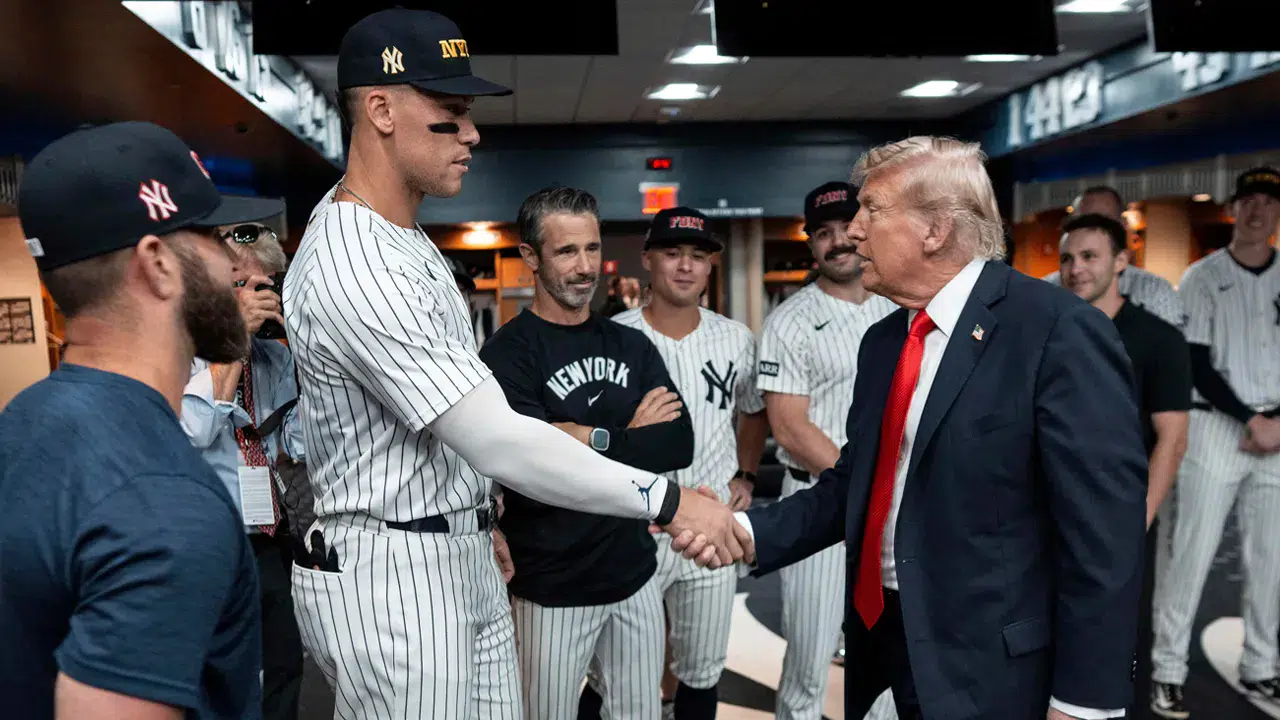 New York Yankees taraftarı ABD Başkanı Trump'a maçı zehir etti