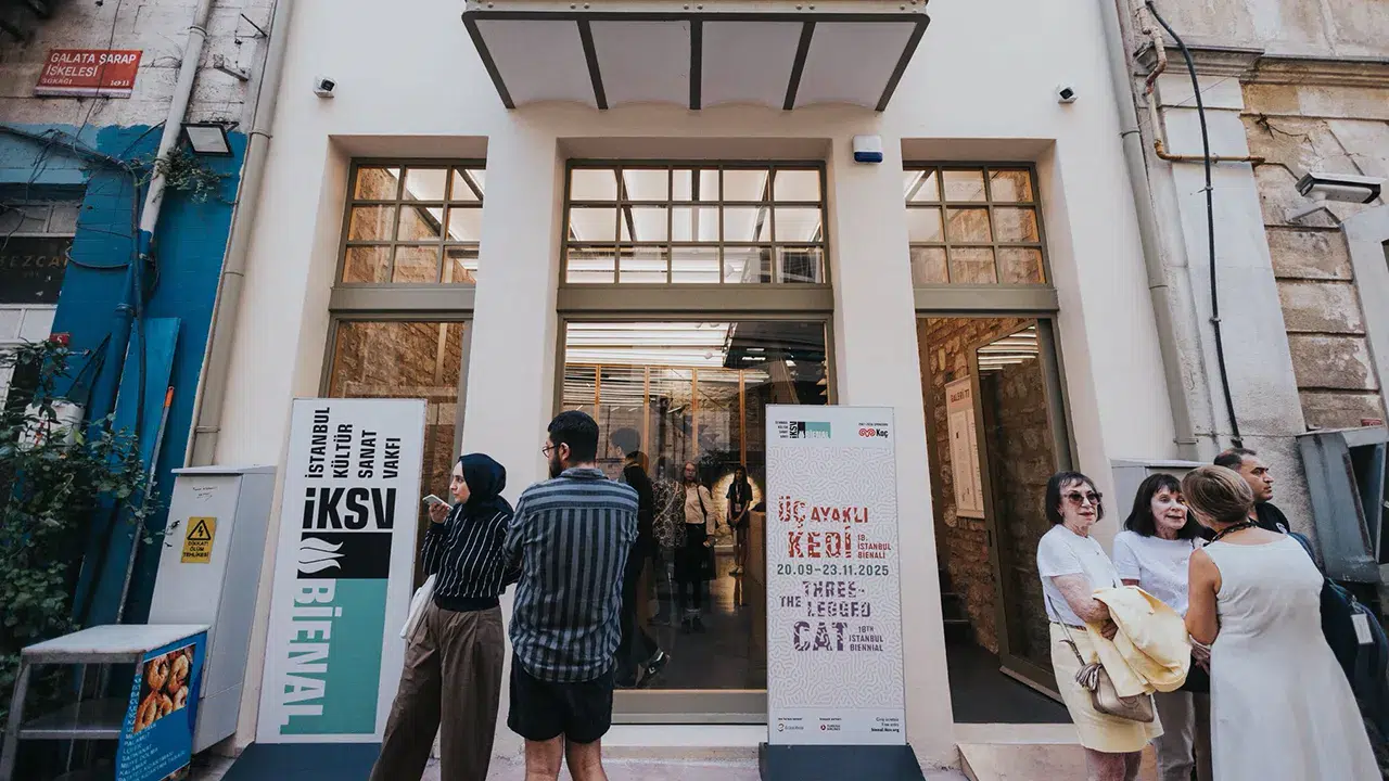 18. İstanbul Bienali'ne sanatseverlerden yoğun katılım