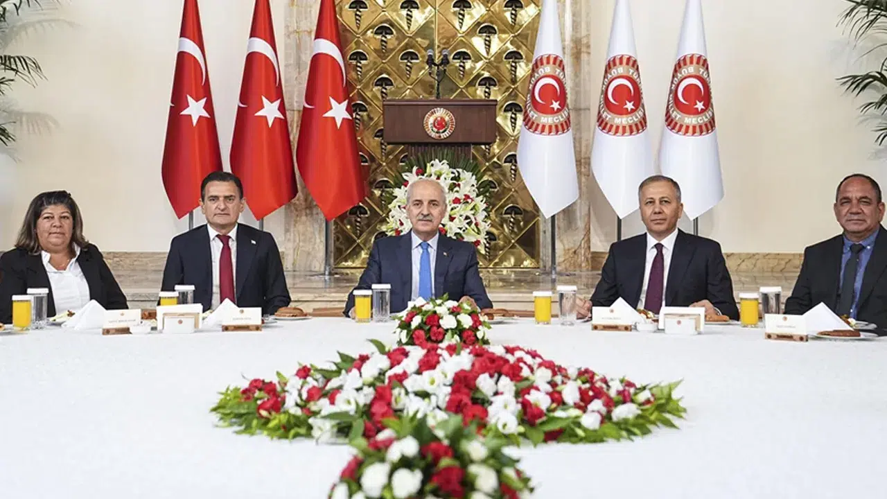 TBMM Başkanı Kurtulmuş KKTC'den gelen muhtarları konuk etti: Güney Kıbrıs'a yapılan askeri sevkiyat sıradan değil