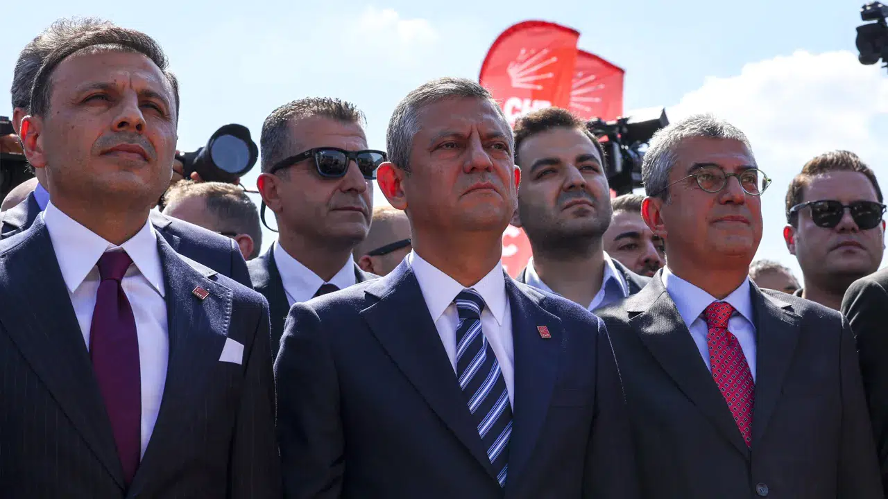 Özgür Özel: "Benim İstanbul'daki vekilim seçilmiş il başkanı Özgür Çelik'tir"