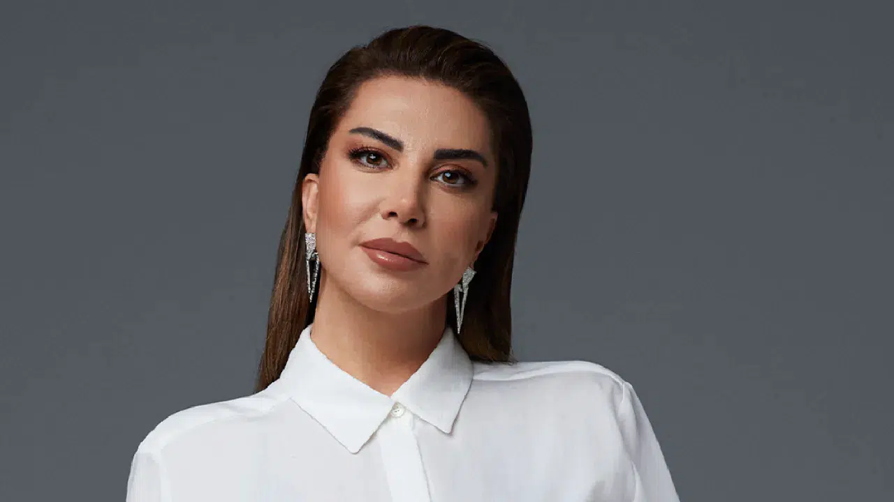 Ebru Yaşar’ın 160 bin TL’lik terliği sosyal medyayı salladı: Böyle moda olmaz olsun