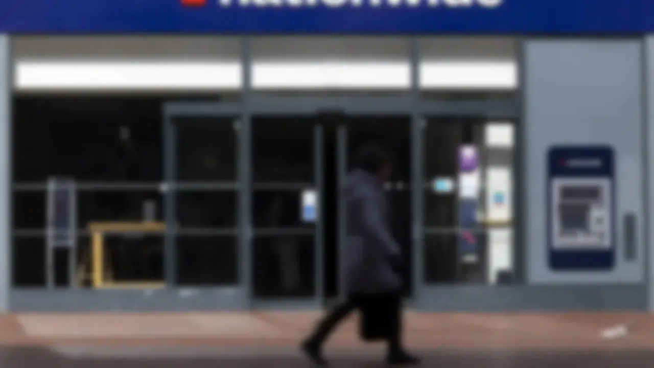 Ünlü banka 3 bin 500 kişiyi işten çıkarıyor!