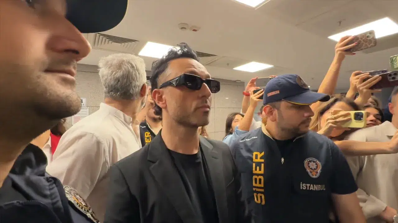 Mabel Matiz "müstehcenlik" suçlamasıyla adliyede ifade verdi