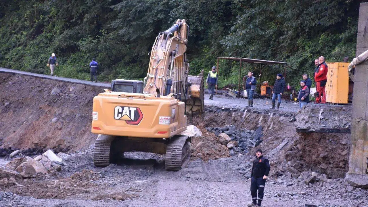 Ayder Yaylası’nda mahsur kalan 115 kişi helikopterlerle kurtarıldı