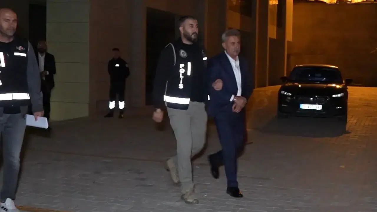 Rüşvet soruşturmasında tutuklanan Belediye Başkanı Sungur, görevden uzaklaştırıldı
