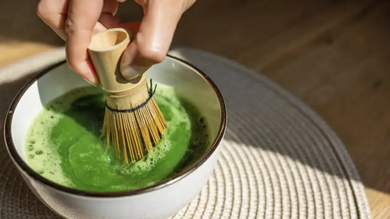Son yıllarda dillerden düşmeyen matcha çayı zararlı mı? Uzmanlar uyarıyor