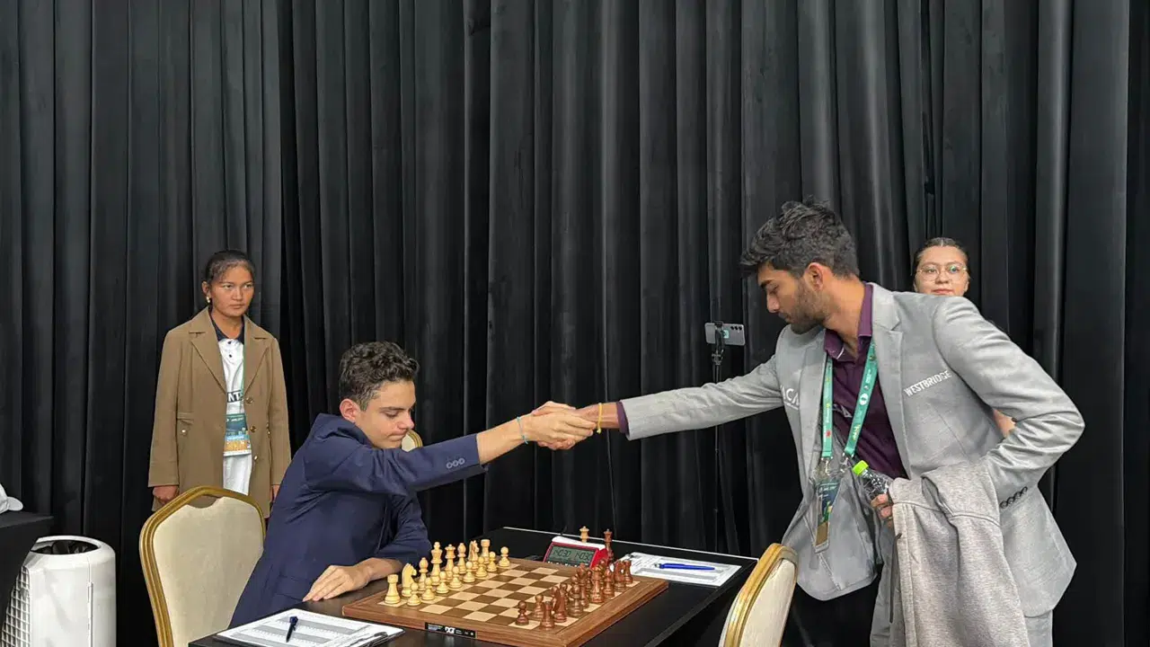 Ediz Gürel dünya şampiyonu Gukesh’i yenerek Türk satranç tarihine geçti